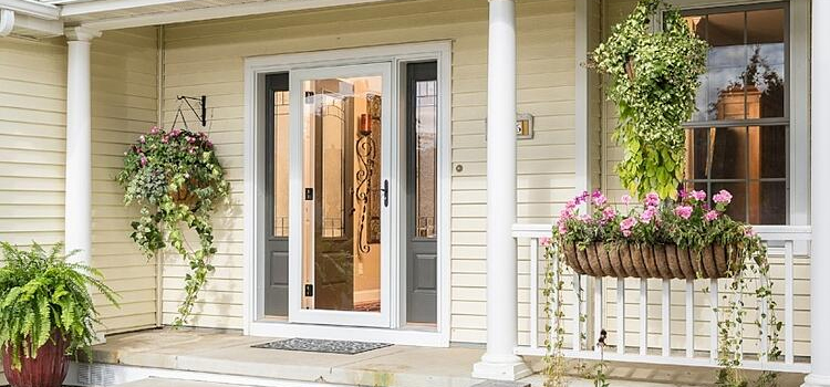 screen door installation in Lomita