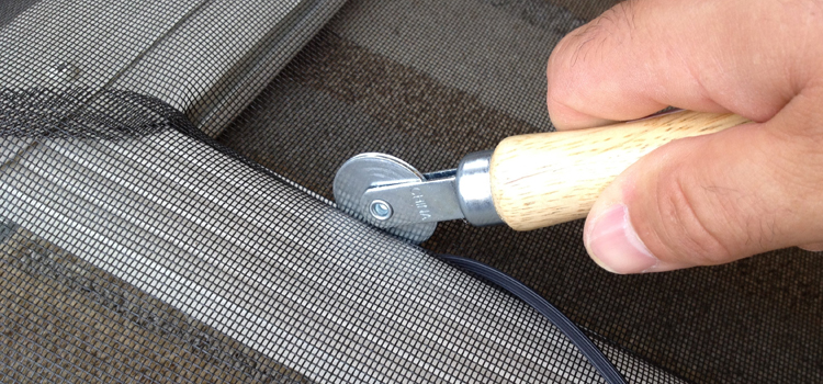 metal screen door repair in Lomita
