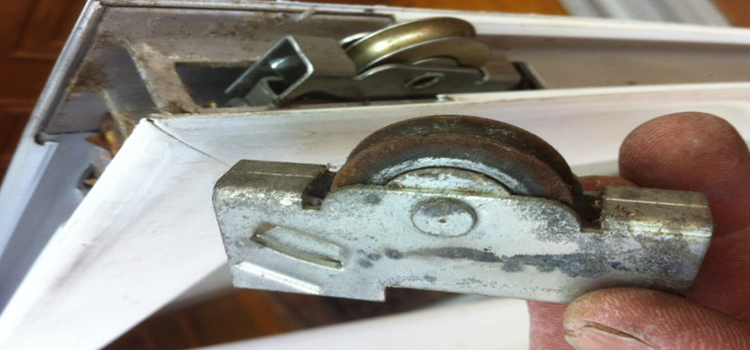 screen door roller repair in Lomita
